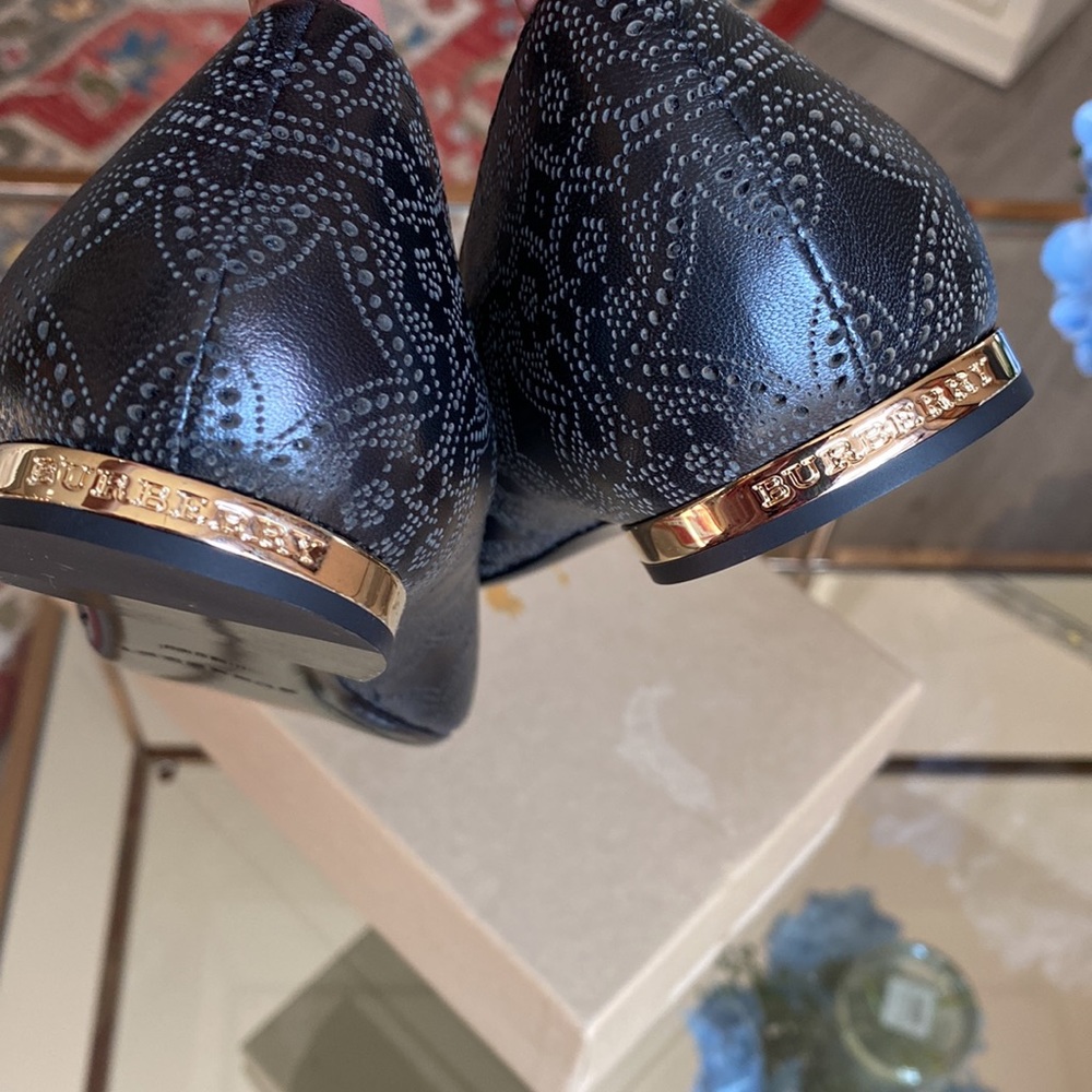 Authentic Burberry flat shoes